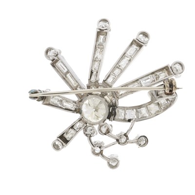 Lot 51 - A mid 20th century vari-cut diamond spray brooch