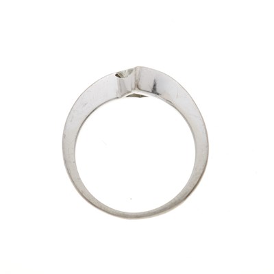 Lot 181 - An 18ct gold diamond single-stone ring
