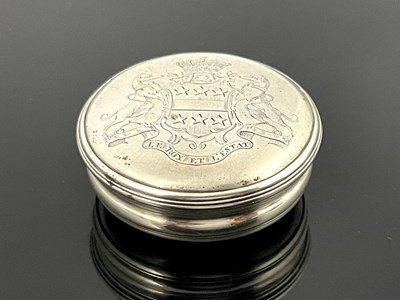 Lot 20 - An eighteenth-century silver snuff box, of...