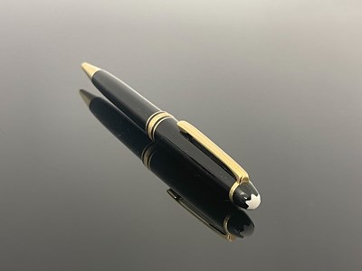Lot 48 - Mont Blanc, a Meisterstuck Classique ballpoint...