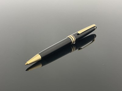 Lot 48 - Mont Blanc, a Meisterstuck Classique ballpoint...