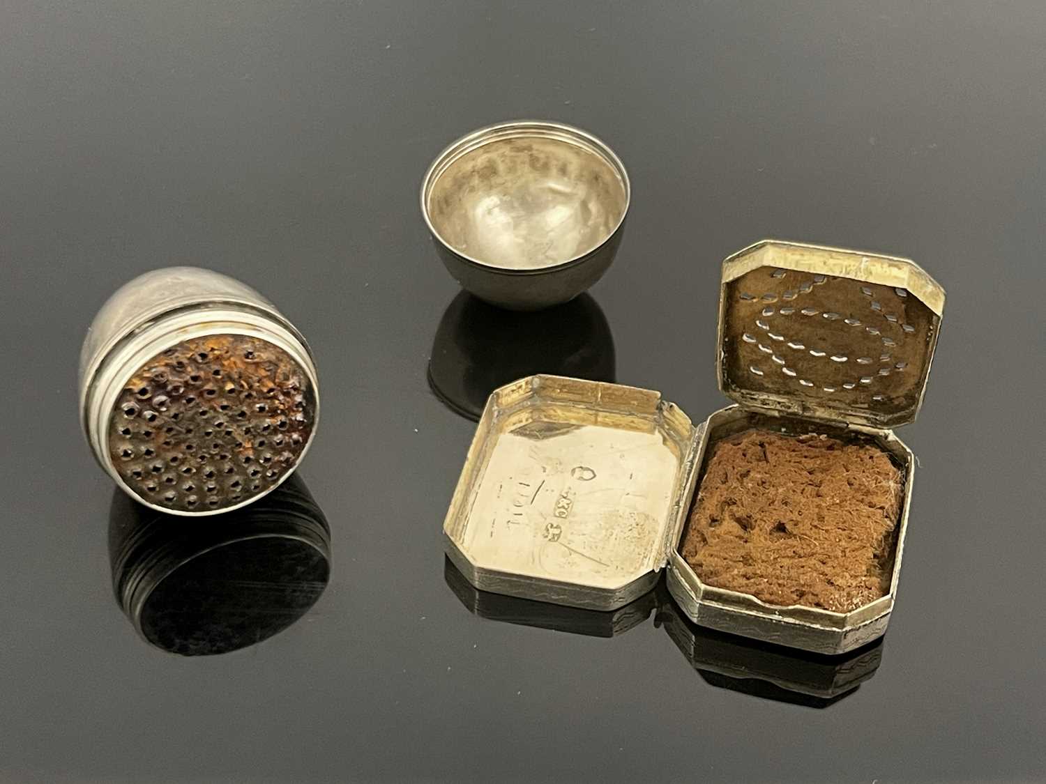 Lot 33 - An eighteenth-century silver egg-form nutmeg...