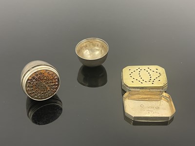 Lot 33 - An eighteenth-century silver egg-form nutmeg...