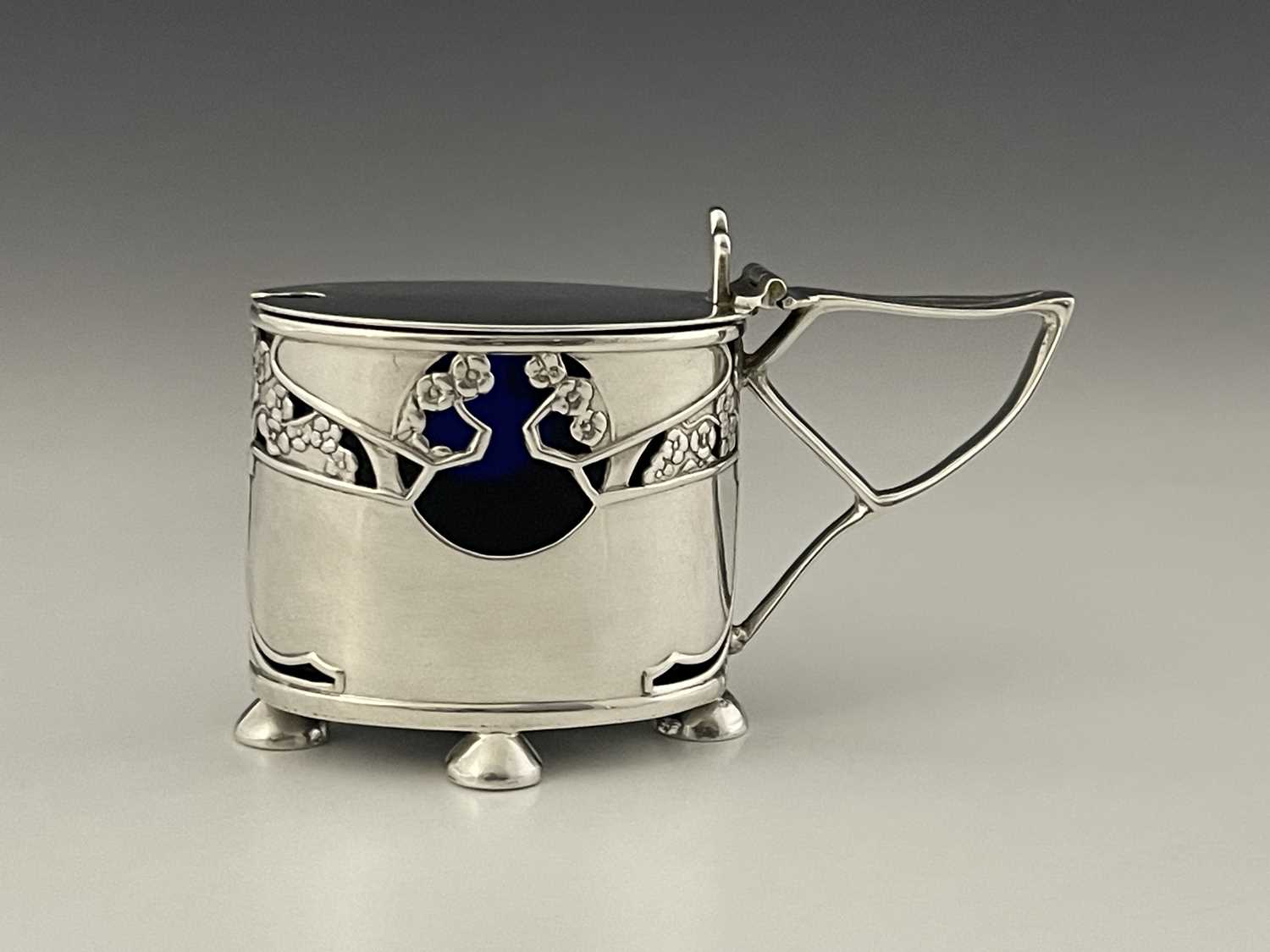 Lot 72 - Kate Harris for Goldsmiths and Silversmiths...