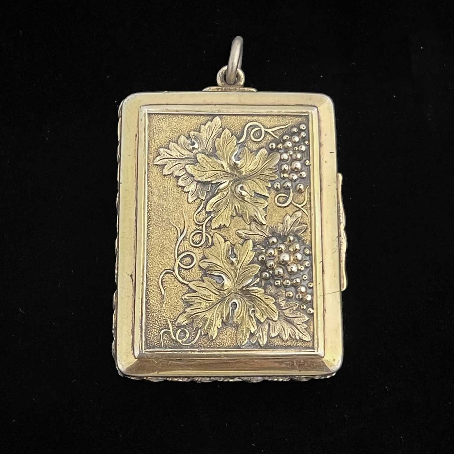 Lot 88 - A George III silver gilt vinaigrette, the top...
