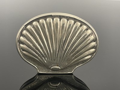 Lot 207 - An early eighteenth-century silver snuff box,...