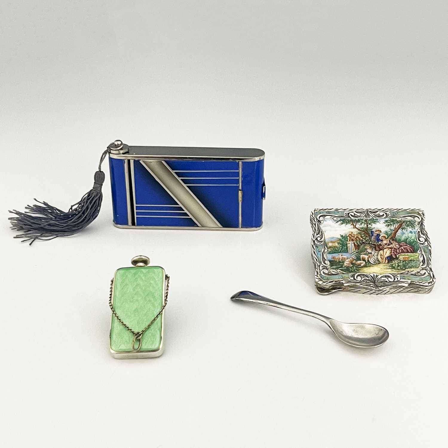 Lot 16 - A twentieth-century Italian silver compact,...