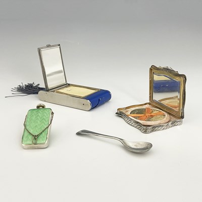 Lot 16 - A twentieth-century Italian silver compact,...