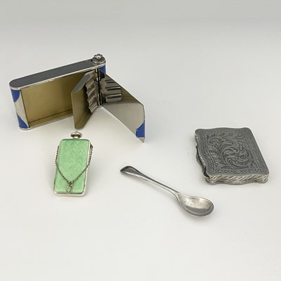 Lot 16 - A twentieth-century Italian silver compact,...