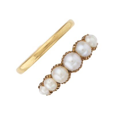 Lot 8 - A late Georgian gold graduated split pearl...