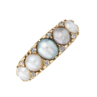 Lot 11 - A late Victorian 18ct gold graduated split...