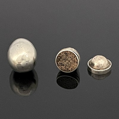 Lot 27 - A George III silver egg shaped nutmeg grater...