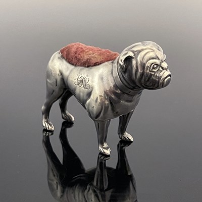 Lot 118 - An Edwardian novelty silver pin cushion,...