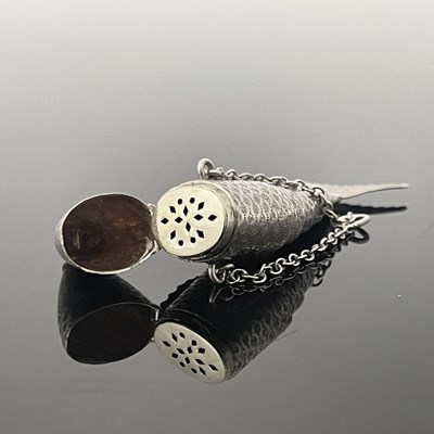 Lot 90 - A George III novelty silver vinaigrette,...