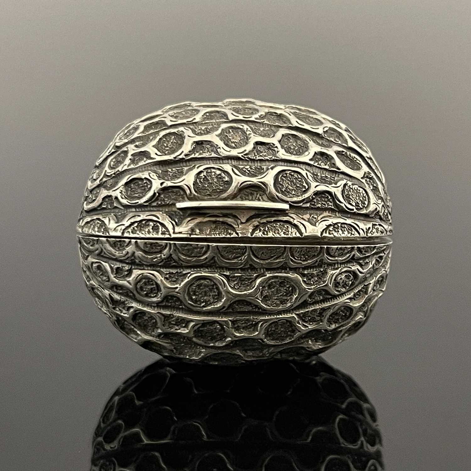 Lot 29 - A Victorian silver novelty naturalistic nutmeg...