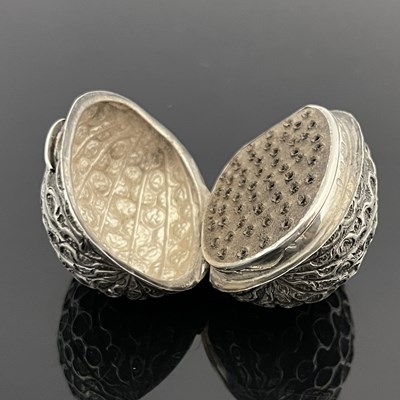 Lot 29 - A Victorian silver novelty naturalistic nutmeg...